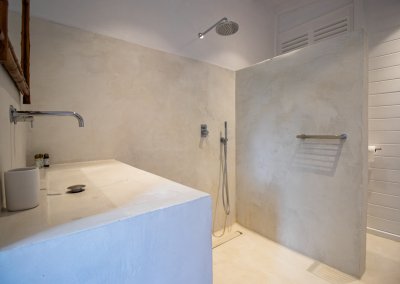 la vanille splendide villa creole piscine marie galante salle de bains lavabo