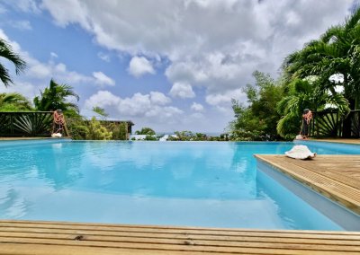 villa bleue marie galante villa piscine kazamariegalante vue mer piscine debordement