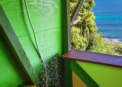 kahute bungalow la kabane marie galante vue mer douche avec vue