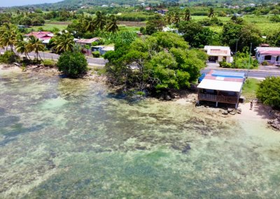 case du pecheur maison creole marie galante pieds dans l eau vue drone