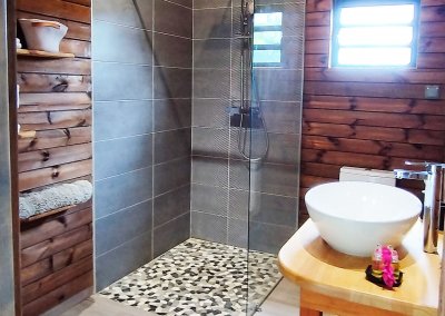 bungalow sapelli marie galante location saisonniere salle de bain